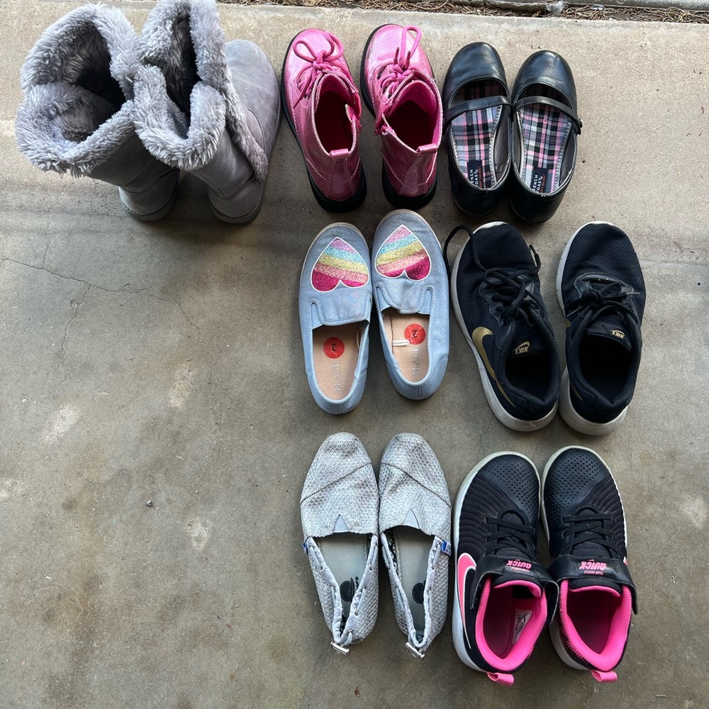 Girls Shoes Size 2 (7 pairs)